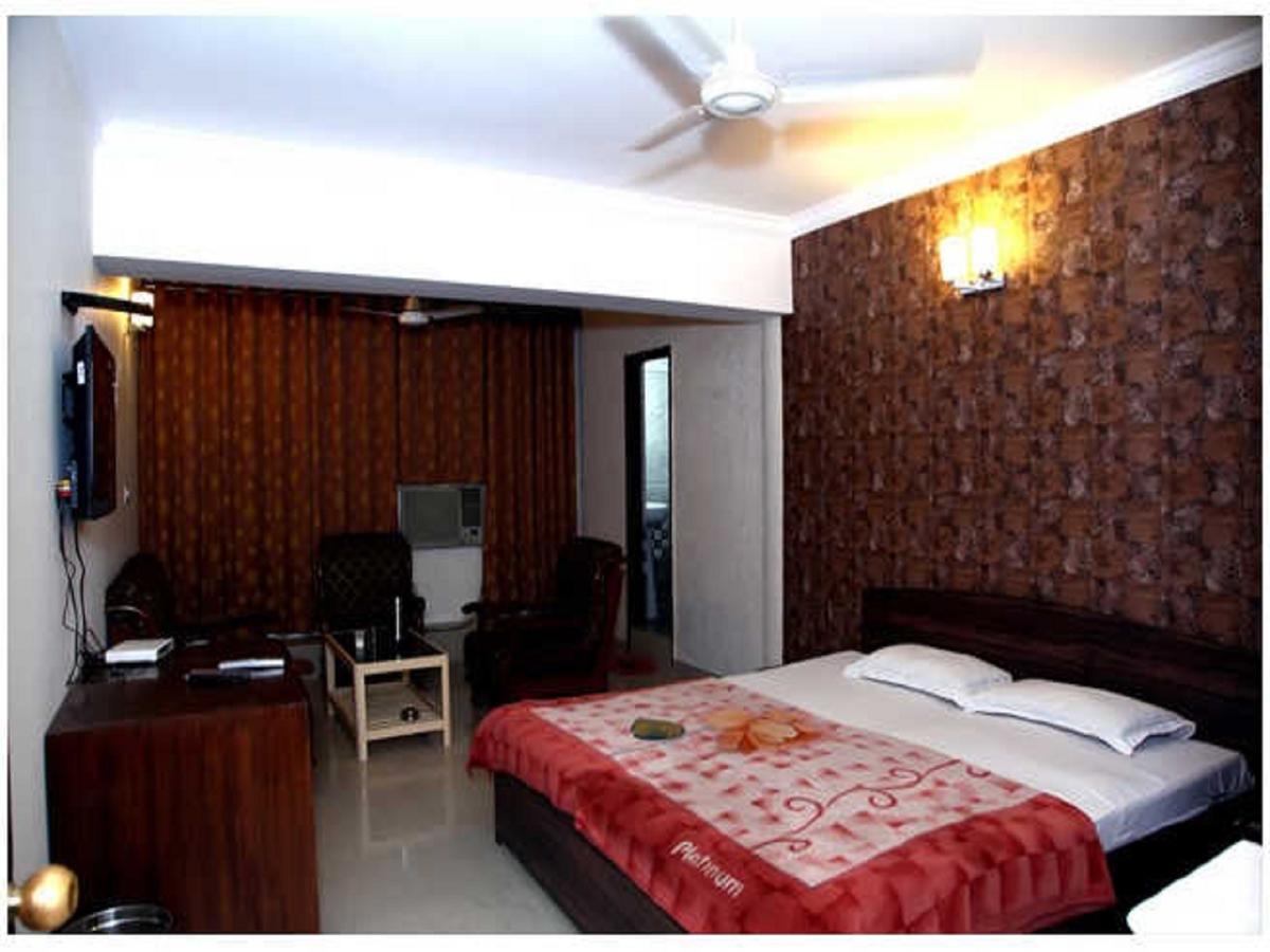 Hotel Haryana Chandīgarh Екстериор снимка